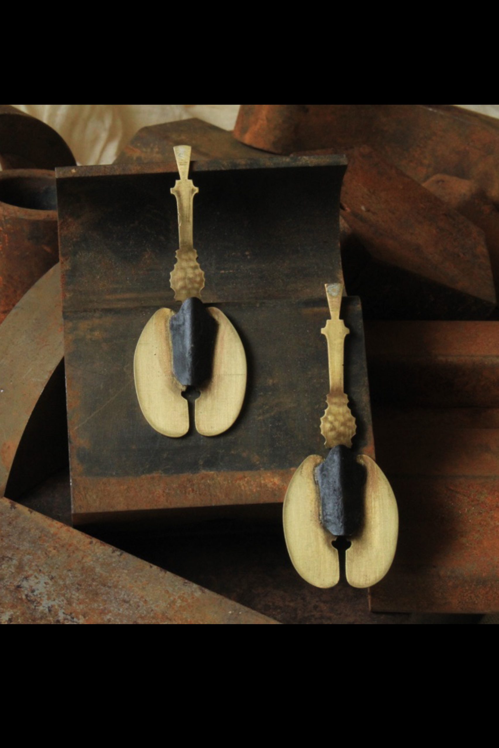 violinbeetle | earrings_black